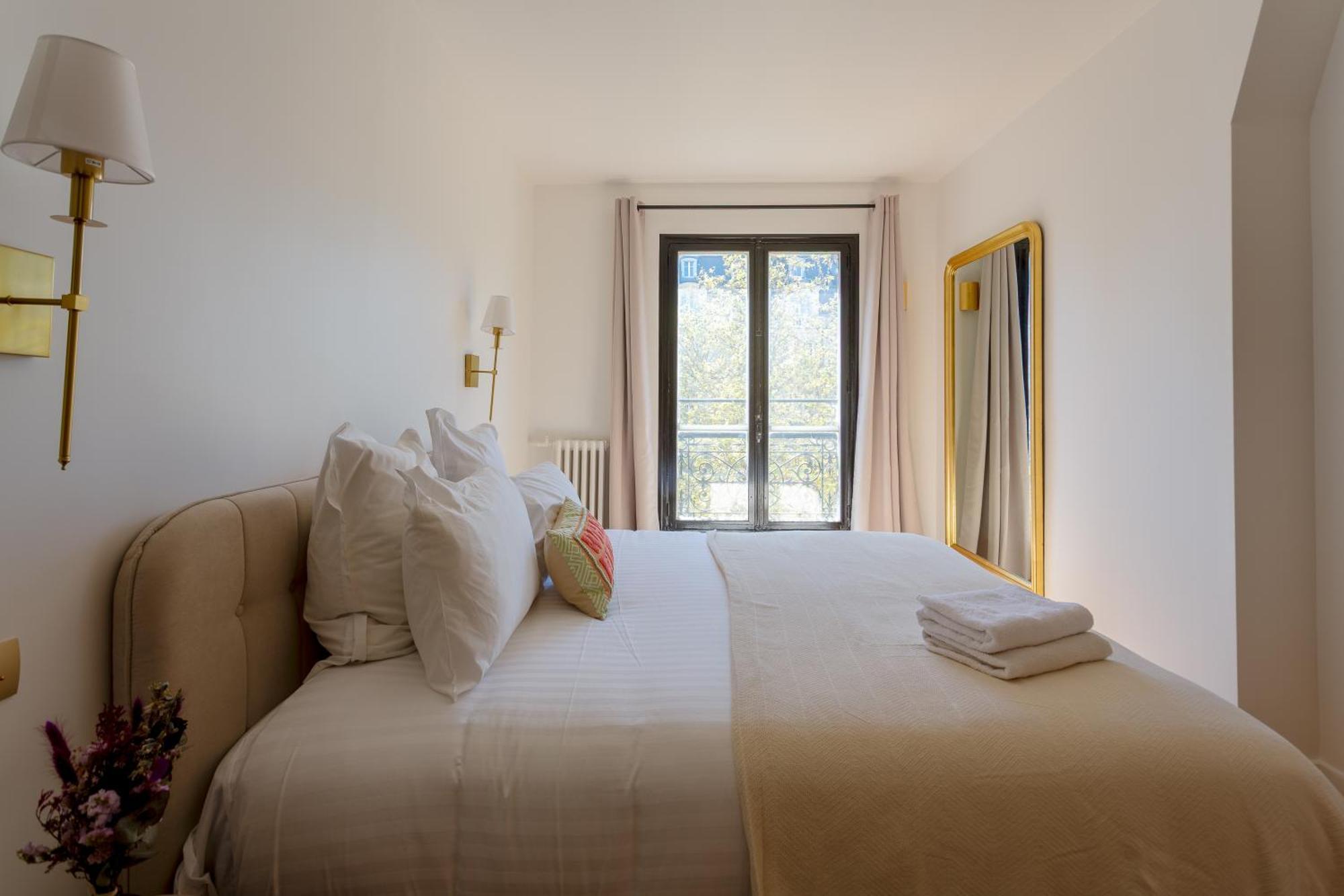 Rive Gauche Light And Elegance Paris