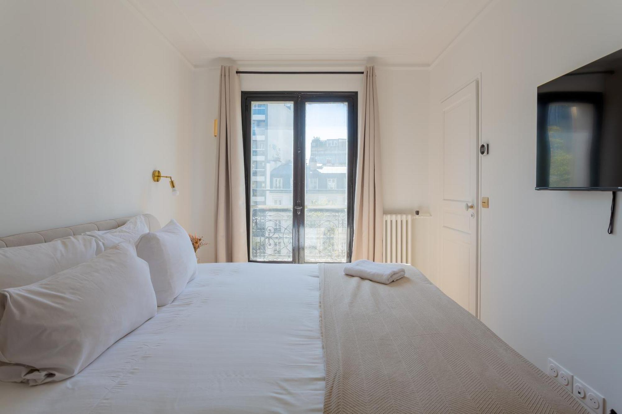 Rive Gauche Light And Elegance Paris