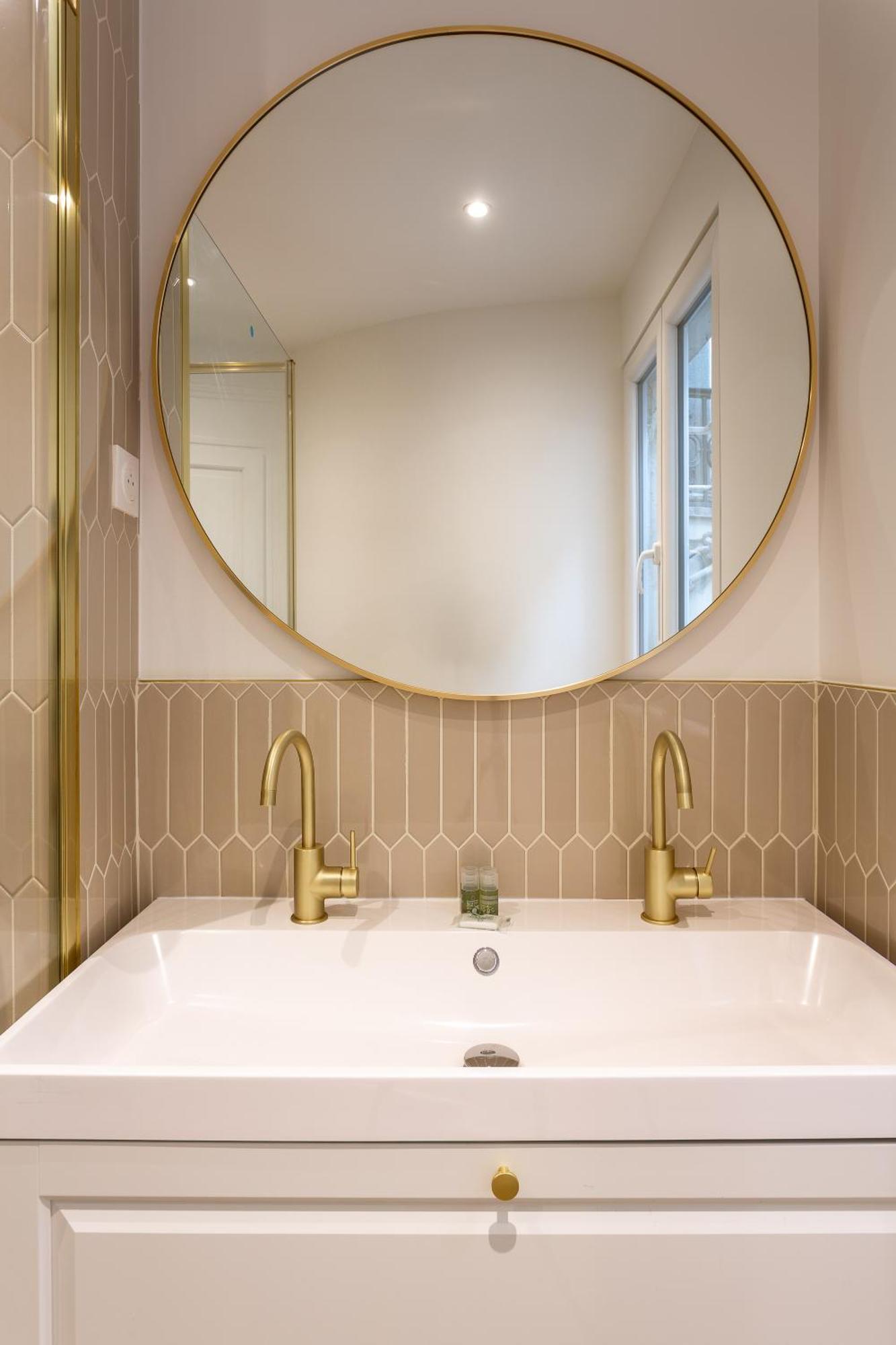 Rive Gauche Light And Elegance